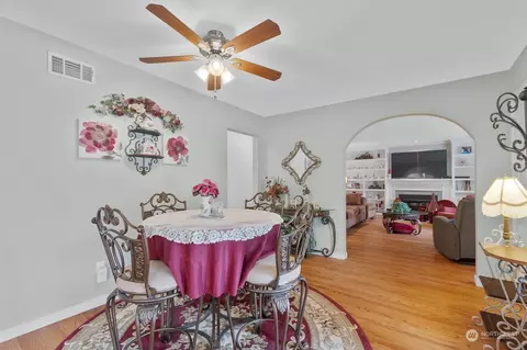 Dining - 1110 20th Ave, Longview, WA 98632 photo 2 of 2