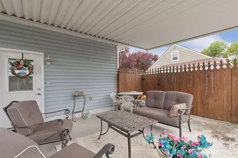 Exterior - 1110 20th Ave, Longview, WA 98632 photo 6 of 11