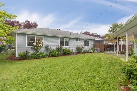 Exterior - 1110 20th Ave, Longview, WA 98632 photo 8 of 11