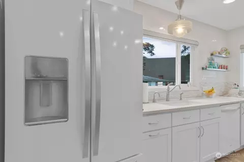 Kitchen - 1110 20th Ave, Longview, WA 98632 photo 5 of 6