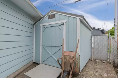 Exterior - 1110 20th Ave, Longview, WA 98632 photo 10 of 11