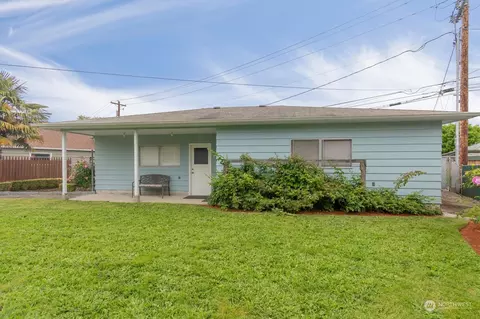 Exterior - 1110 20th Ave, Longview, WA 98632 photo 7 of 11