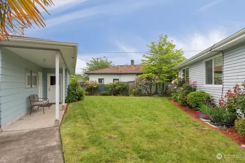 Exterior - 1110 20th Ave, Longview, WA 98632 photo 9 of 11