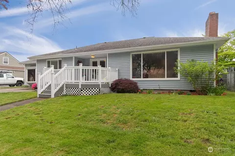 Exterior - 1110 20th Ave, Longview, WA 98632 photo 4 of 11