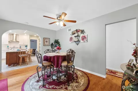 Dining - 1110 20th Ave, Longview, WA 98632 photo 1 of 2