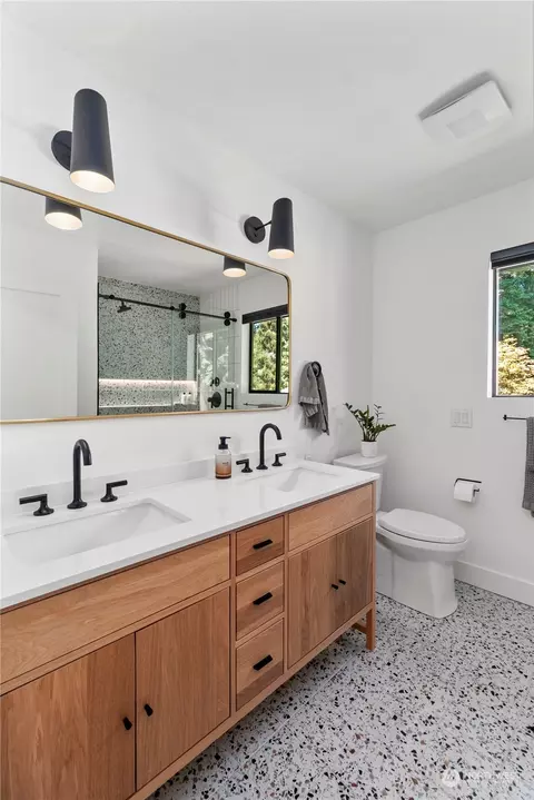 Bath - 16317 110th Ave NE, Bothell, WA 98011 photo 7 of 8