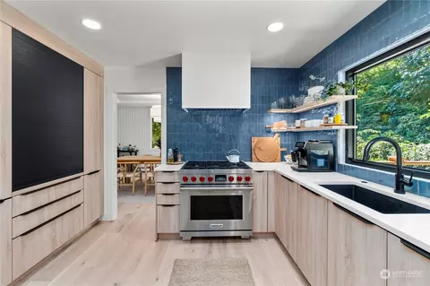 Kitchen - 16317 110th Ave NE, Bothell, WA 98011 photo 2 of 7