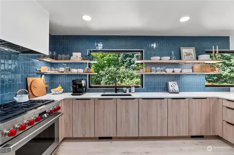 Kitchen - 16317 110th Ave NE, Bothell, WA 98011 photo 4 of 7