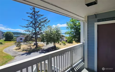 651 SE Bayshore Dr #A201, Oak Harbor, WA 98277
