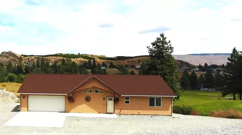 57 Golf Course Dr, Pateros, WA 98846