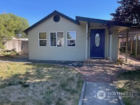 319 3rd Ave SE, Soap Lake, WA 98851