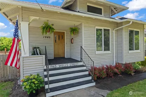 1945 Wells St, Enumclaw, WA 98022 photo 2