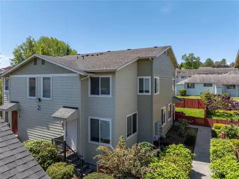 Exterior - 2902 13th St #2D, Everett, WA 98201 photo 2 of 4