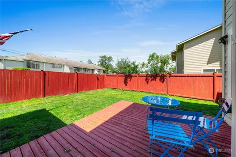 Exterior - 2902 13th St #2D, Everett, WA 98201 photo 3 of 4