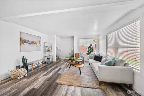 Living - 2902 13th St #2D, Everett, WA 98201 photo 1 of 1