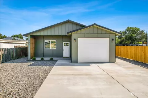 427 2nd Ave SE, Soap Lake, WA 98851