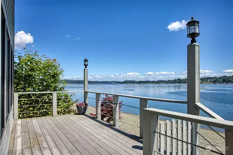 924 Shore Dr, Bremerton, WA 98310