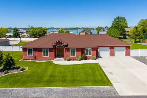 4801 Carol Dr NE, Moses Lake, WA 98837