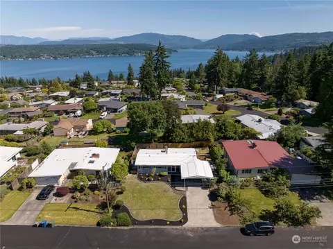 16817 NE 6th St, Bellevue, WA 98008