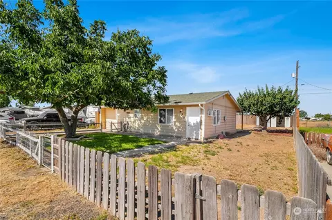4252 Lincoln Dr NE, Moses Lake, WA 98837