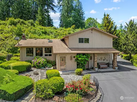 979 Sandy Bend Rd, Castle Rock, WA 98611