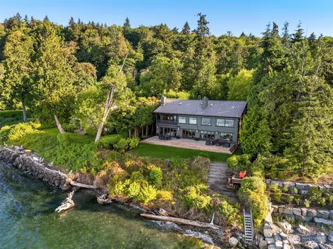 11078 Country Club Rd NE, Bainbridge Island, WA 98110