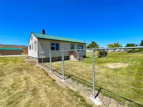 47 Kermel Rd, Omak, WA 98841