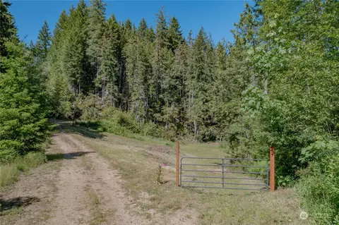 1 N Suncrest Dr, Hoodsport, WA 98548