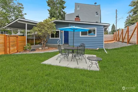 903 N 167th St, Shoreline, WA 98133