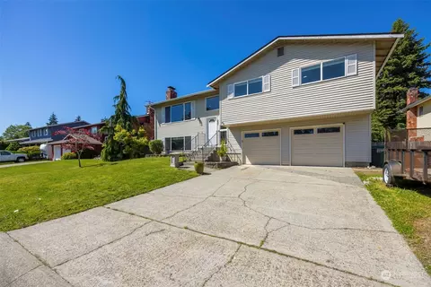 227 214th St SW, Bothell, WA 98021