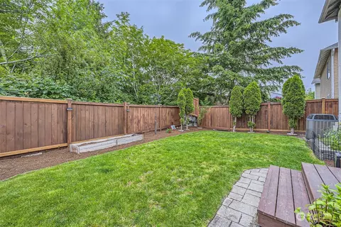 Exterior - 15520 36th Dr SE, Bothell, WA 98012 photo 6 of 7