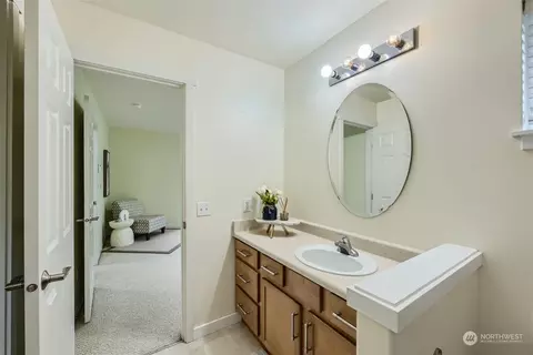 Bath - 15520 36th Dr SE, Bothell, WA 98012 photo 3 of 4