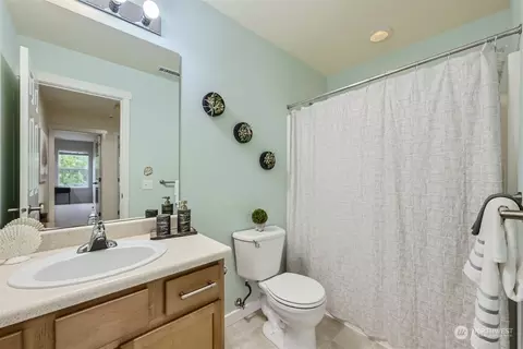 Bath - 15520 36th Dr SE, Bothell, WA 98012 photo 4 of 4