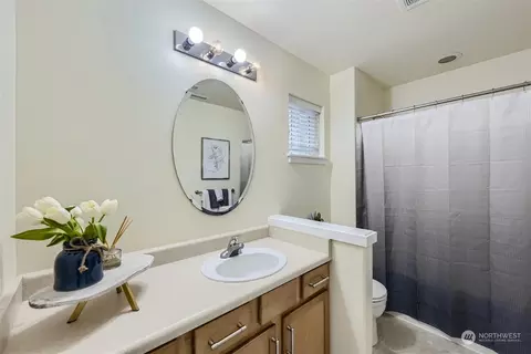 Bath - 15520 36th Dr SE, Bothell, WA 98012 photo 2 of 4