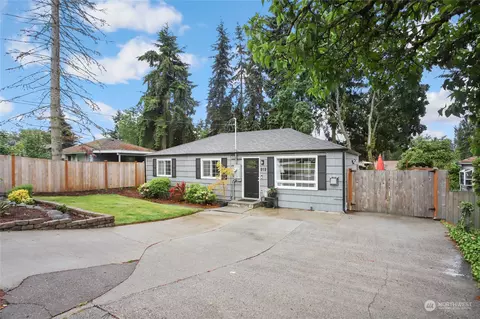 819 S 194th St, Des Moines, WA 98148