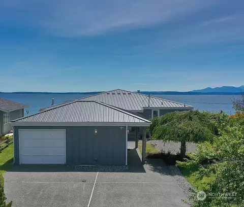 914 Mutiny Shore Dr, Freeland, WA 98249