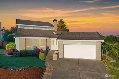 4330 Cliff Side Dr NE, Tacoma, WA 98422