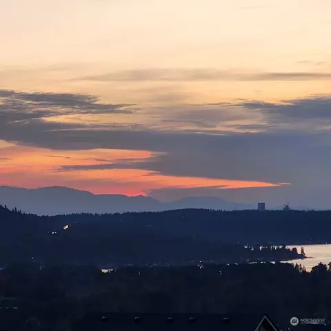 1424 7th Ave NE, Issaquah, WA 98029
