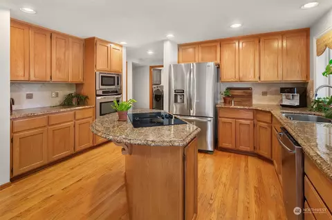Kitchen - 15521 29th Ave SE, Mill Creek, WA 98012 photo 2 of 4