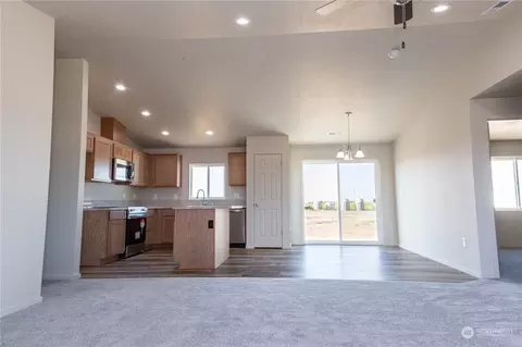 Living - 867 E Casacde, Othello, WA 99344 photo 1 of 2