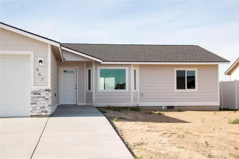 Exterior - 867 E Casacde, Othello, WA 99344 photo 4 of 4