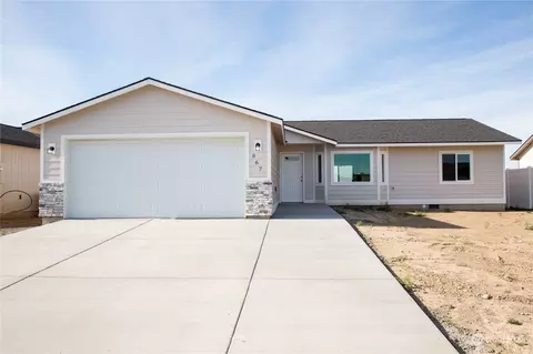 Exterior - 867 E Casacde, Othello, WA 99344 photo 2 of 4