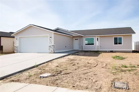 Exterior - 867 E Casacde, Othello, WA 99344 photo 3 of 4