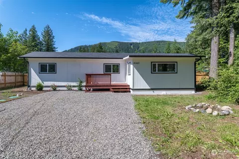 8345 Holly Ln, Maple Falls, WA 98266