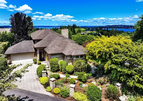 8220 SE 29th St, Mercer Island, WA 98040