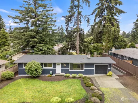 804 Maplewood Ave, Kent, WA 98030