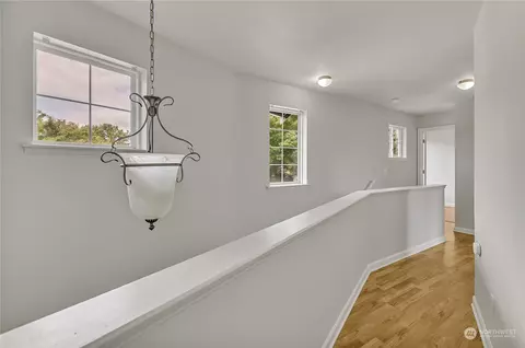 Entry Way - 403 Petschauer Pl, Enumclaw, WA 98022 photo 2 of 2