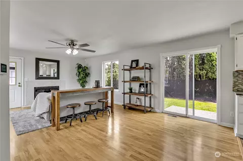 Living - 403 Petschauer Pl, Enumclaw, WA 98022 photo 3 of 5
