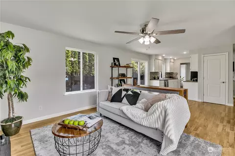 Living - 403 Petschauer Pl, Enumclaw, WA 98022 photo 5 of 5