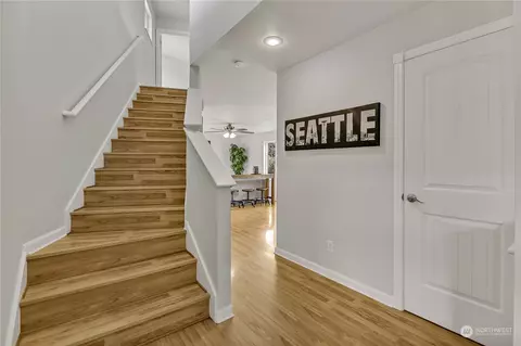 Entry Way - 403 Petschauer Pl, Enumclaw, WA 98022 photo 1 of 2